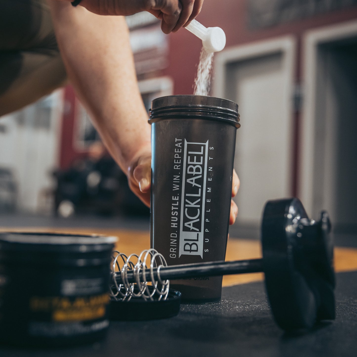 28 oz Shaker Bottle with ACTIONROD technology